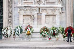 Preparativi per il funerale di Silvio Berlusconi in Duomo 3