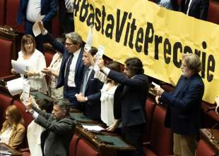 protesta del m5s contro il decreto lavoro 3