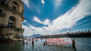 PROTESTE CONTRO IL NUMERO CHIUSO NELLE SPIAGGE DI NAPOLI