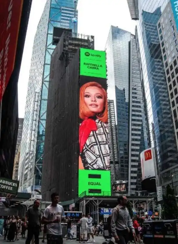 raffaella carra a times square