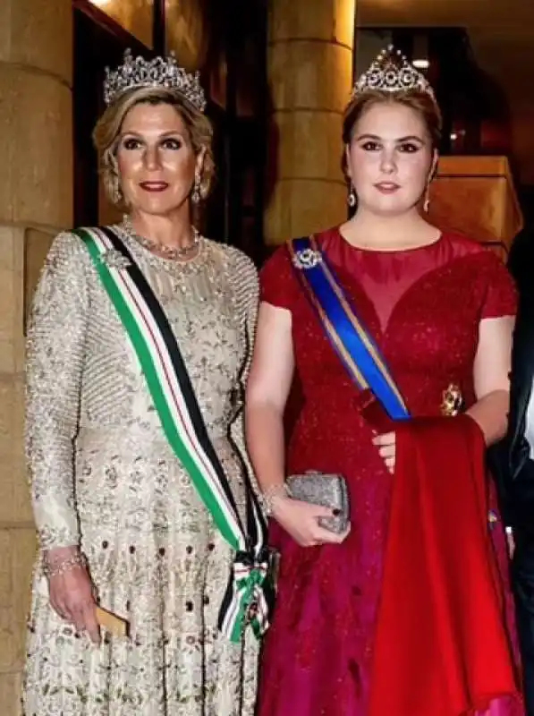 regina maxima di olanda con la principessa amalia al matrimonio del ...