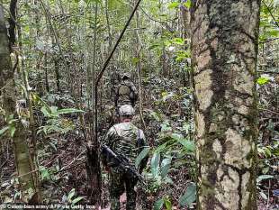 ricerche dei bambini dispersi dopo incidente aereo in colombia