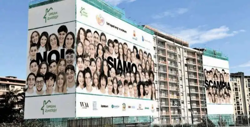 ristrutturazione di smean energy a scampia con le foto di oliviero toscani 