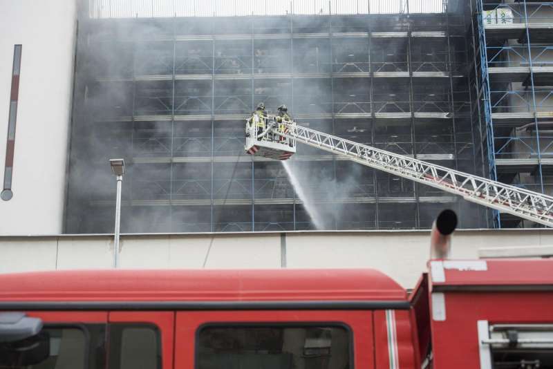 roma, incendio in palazzo in ristrutturazione a colli aniene 3