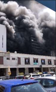 roma palazzo in fiamme a colli aniene 6