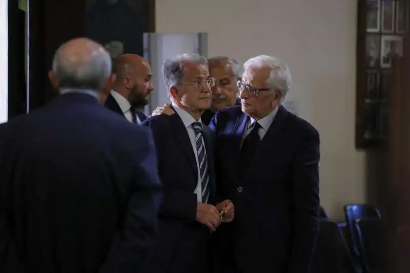 romano prodi ai funerali della moglie flavia franzoni