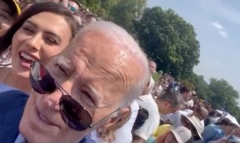 rose montoya e joe biden 2