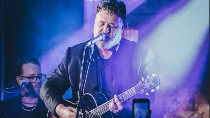 russell crowe in concerto a roma 