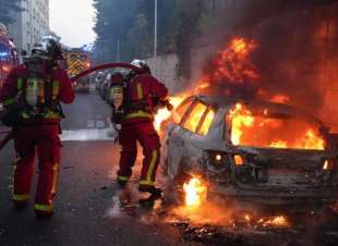 scontri a nanterre - parigi