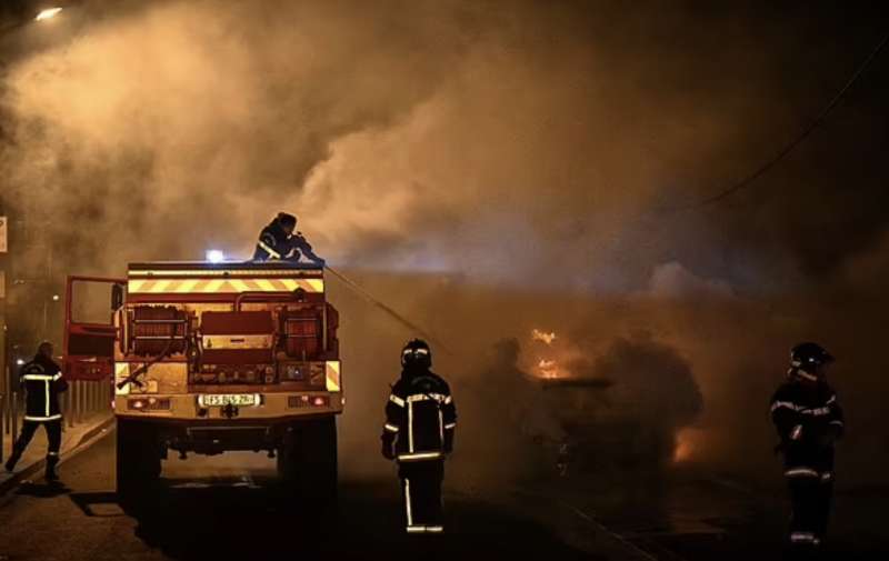 scontri a parigi dopo la morte di nahel 2