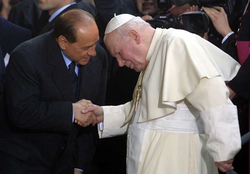 silvio berlusconi con papa giovanni paolo ii