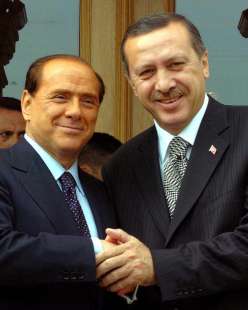 silvio berlusconi con recep tayyip erdogan 3