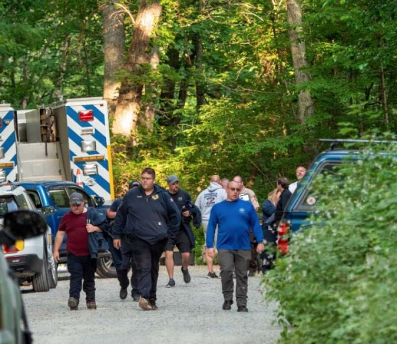 SOCCORSI DOPO LO SCHIANTO DEL CESSNA IN VIRGINIA