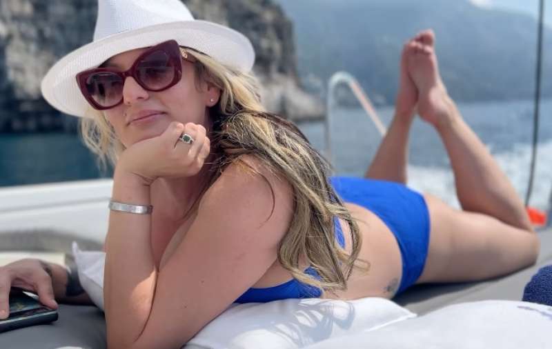 stormy daniels in vacanza in italia