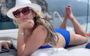 stormy daniels in vacanza in italia