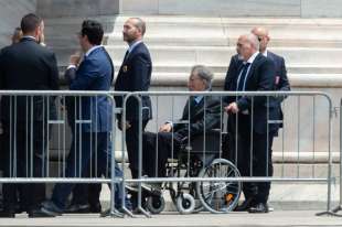 UMBERTO BOSSI AL FUNERALE DI SILVIO BERLUSCONI