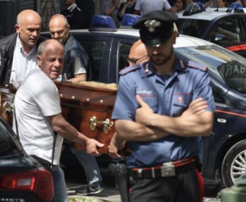 uomo uccide genero e nuora a sant antimo napoli 2