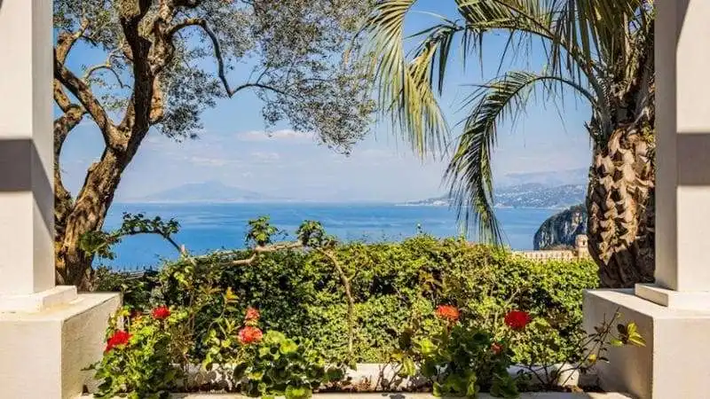 VILLA DE SICA A CAPRI 44