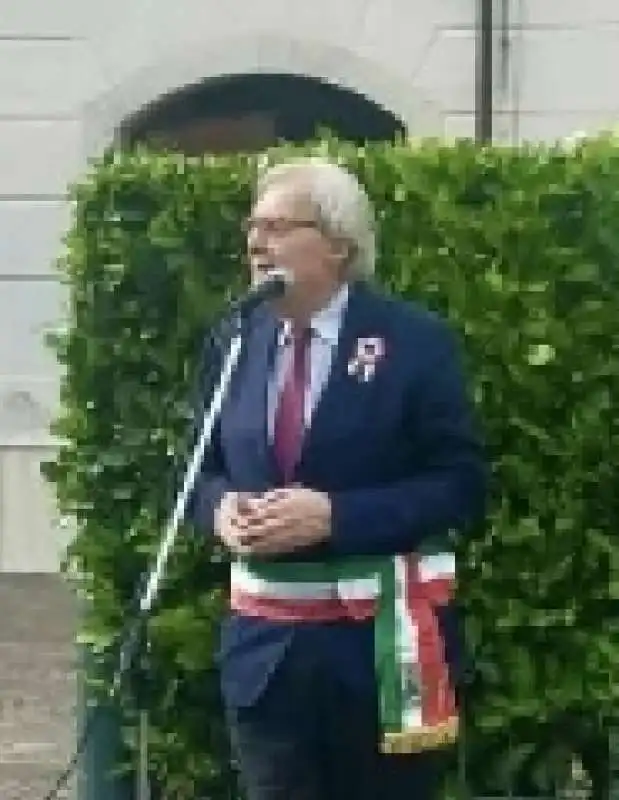 vittorio sgarbi sindaco di arpino  