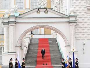 vladimir putin al cremlino parla ai soldati 1