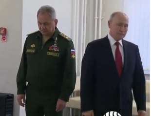 Vladimir Putin ignora Sergei Shoigu