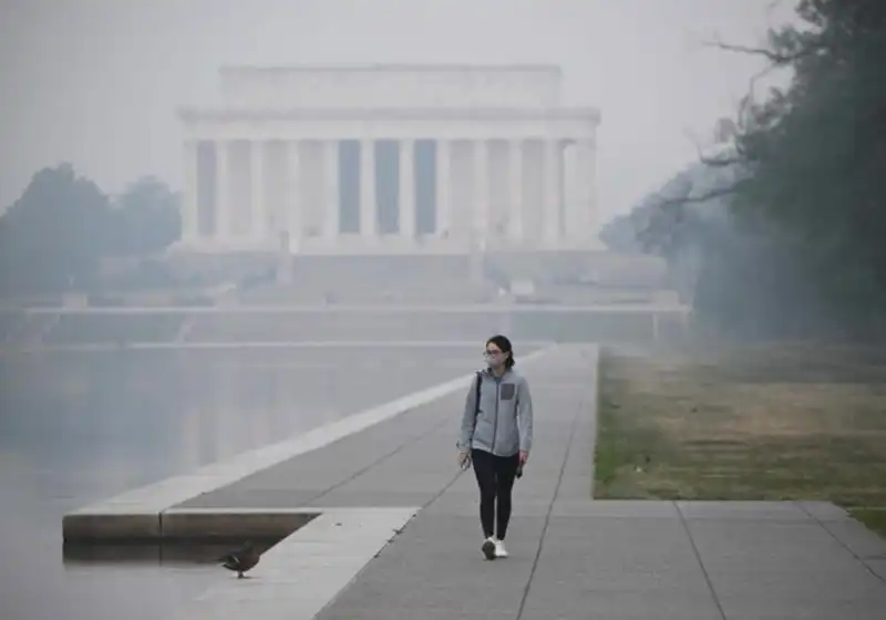 washington avvolta dal fumo degli incendi 3