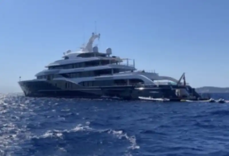 yacht di bernard arnault 1