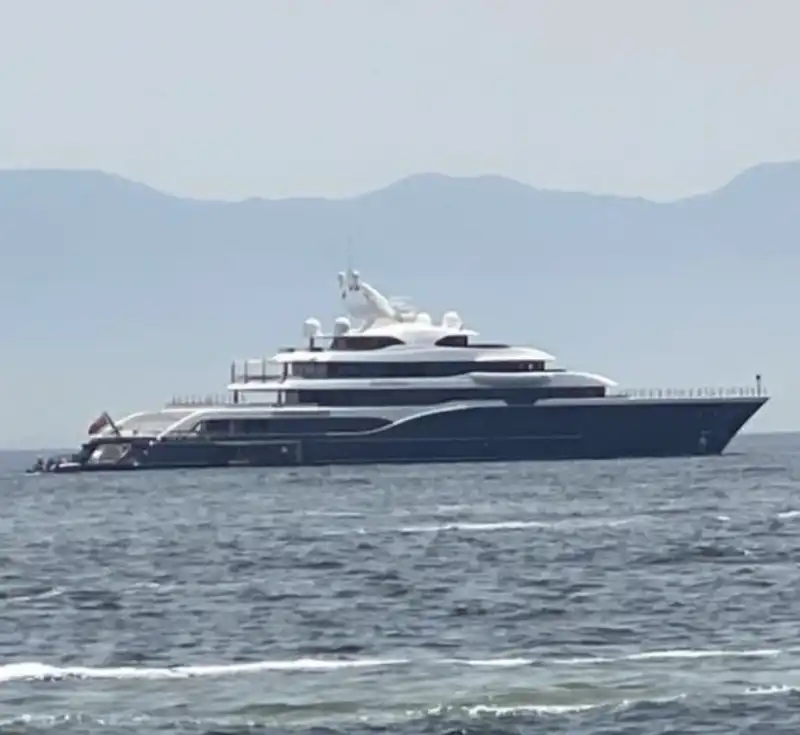 yacht di bernard arnault