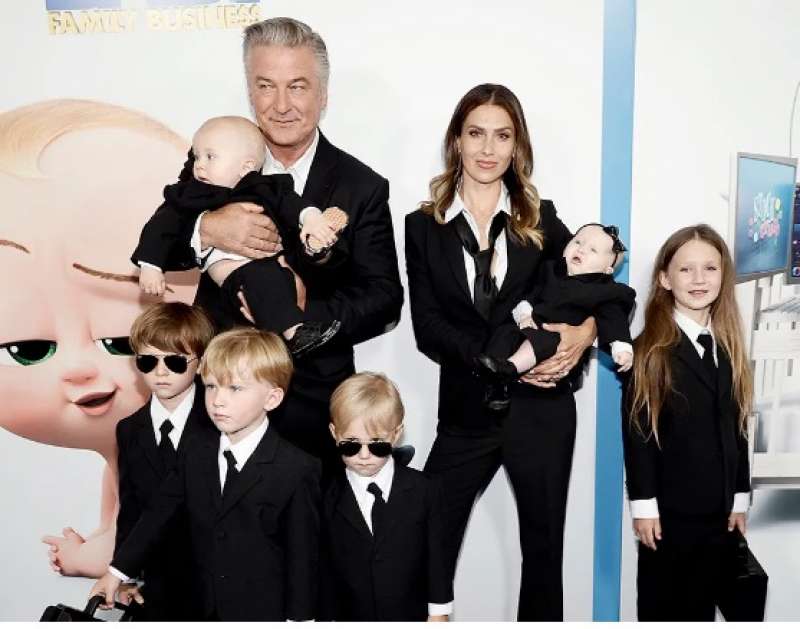 alec baldwin con la moglie e i figli