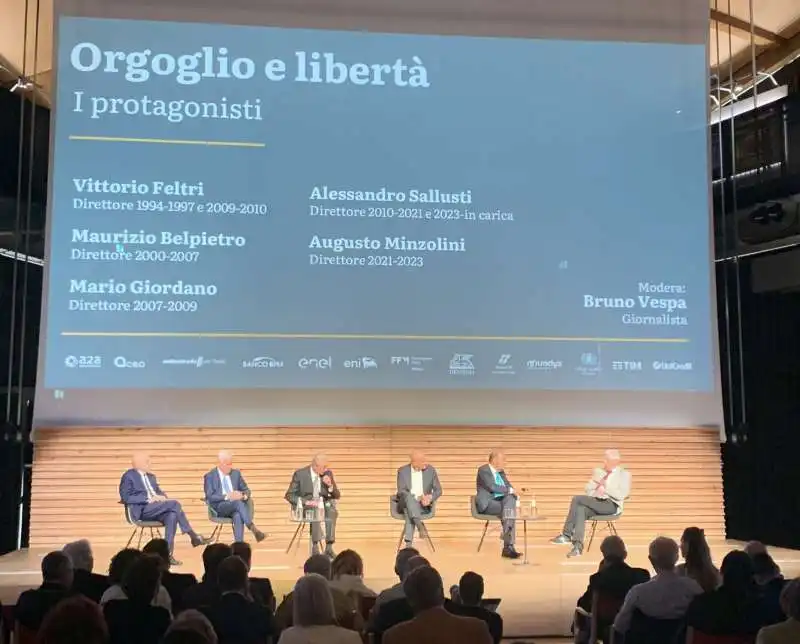 ALESSANDRO SALLUSTI, MAURIZIO BELPIETRO, VITTORIO FELTRI, AUGUSTO MINZOLINI  E MARIO GIORDANO INTERVISTATI DA BRUNO VESPA   -  50 ANNI DEL GIORNALE 