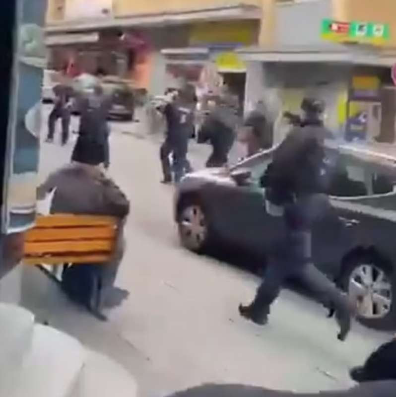 amburgo uomo armato d ascia e molotov fermato dalla polizia 2