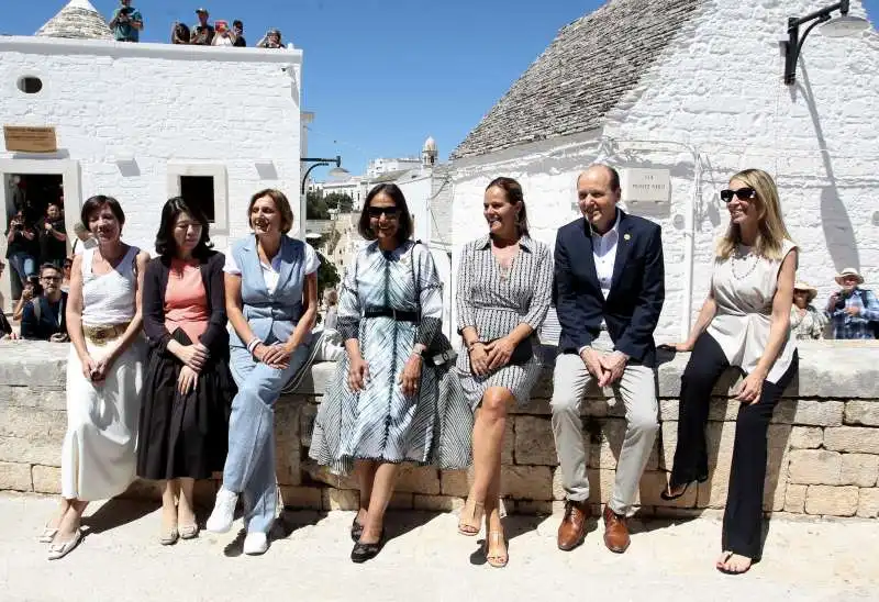 amelie derbaudrenghien, yuko kishida, britta ernst, ritu banga, laura marzano, heiko von der leyen and cristina capranica 