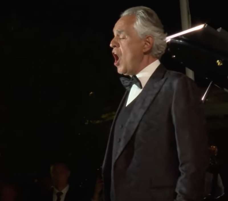 ANDREA BOCELLI CANTA AL G7 DI BORGO EGNAZIA