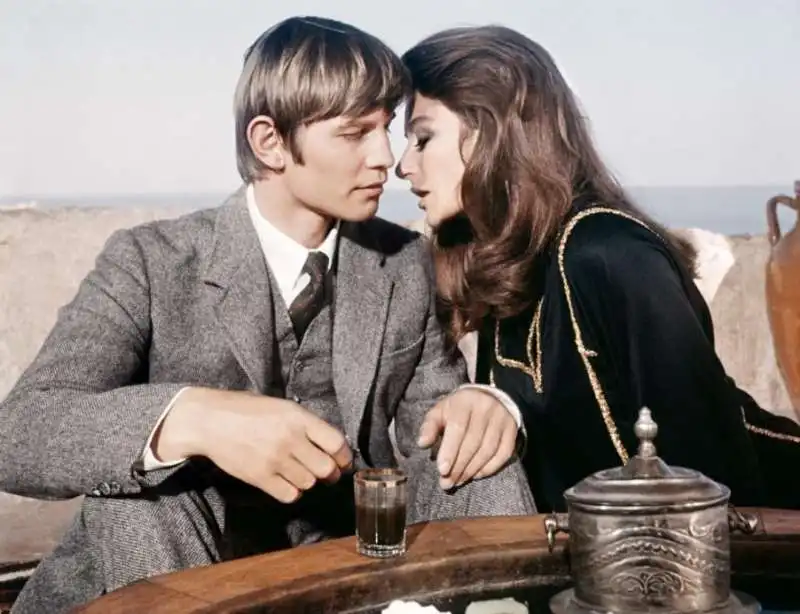 anouk aimee e  michael york in rapporto a quattro 