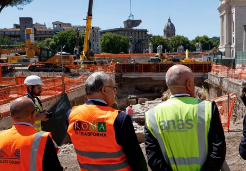 antica fullonica romana ritrovata nel cantiere di piazza pia a roma