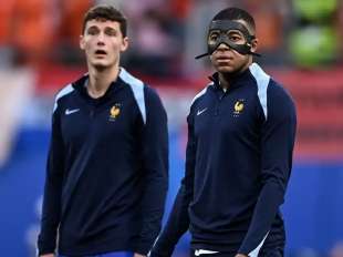 benjamin pavard kylian mbappe