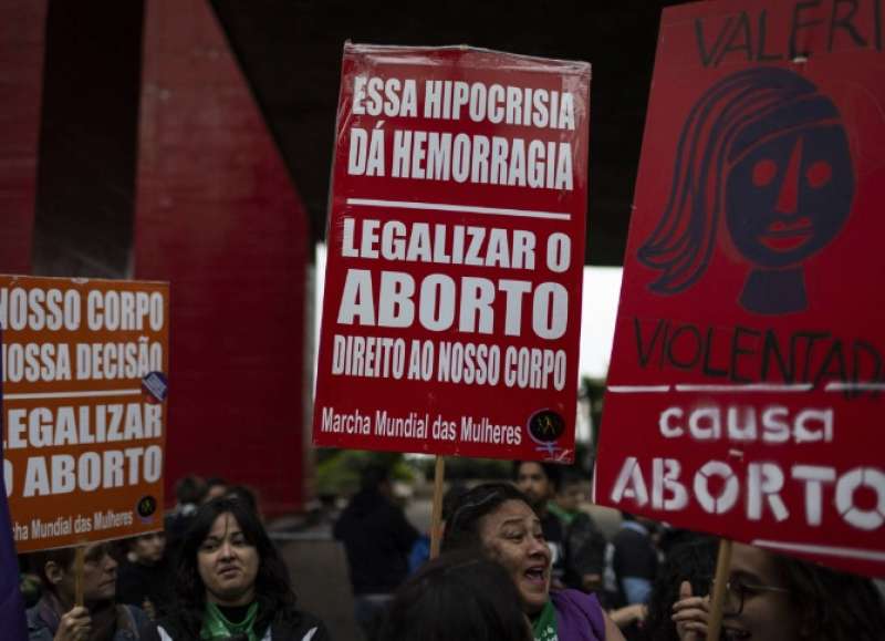 BRASILE - PROTESTE CONTRO LA LEGGE ANTI ABORTO