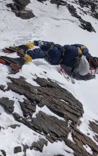 cadaveri sul monte everest 1