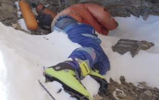 cadaveri sul monte everest 6