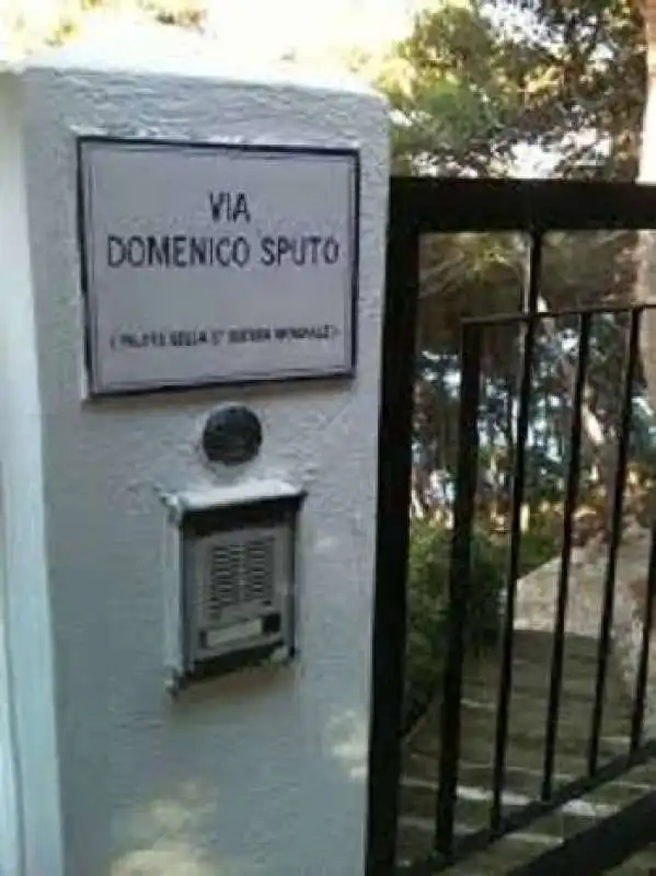 casa di lucio dalla alle isole tremiti  7