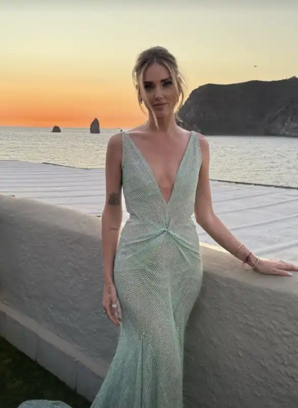 chiara ferragni al matrimonio di diletta leotta e loris karius 13