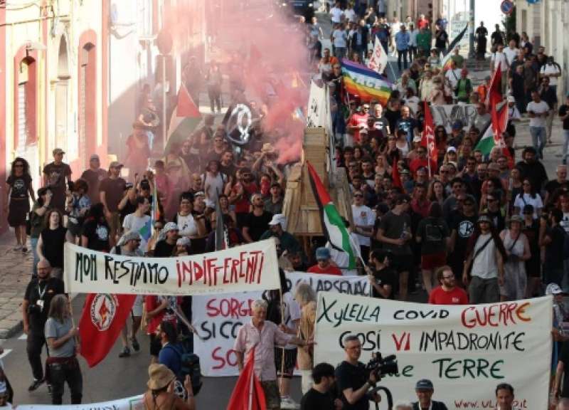 corteo no g7 di fasano