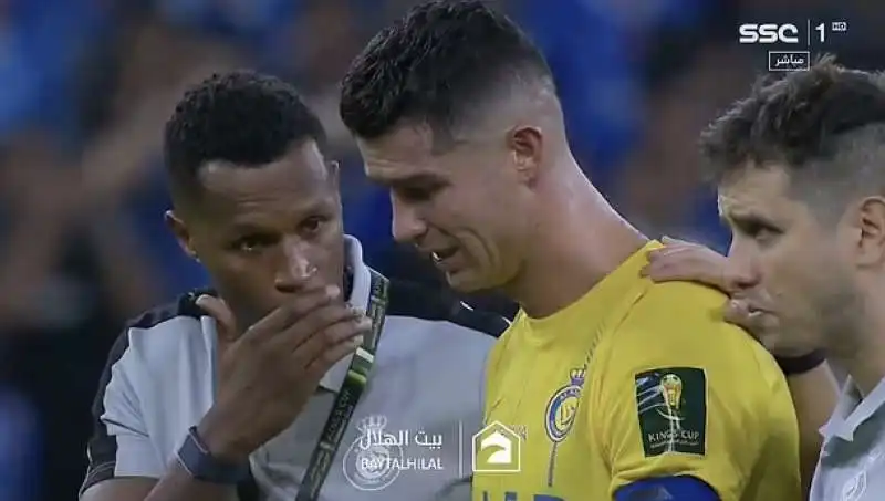 cristiano ronaldo in lacrime dopo la sconfitta in finale di coppa del re 2