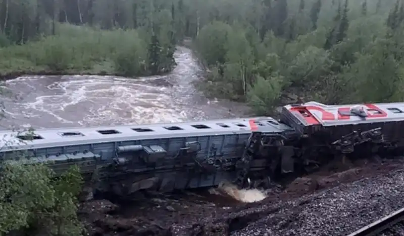 deragliamento treno in russia 4