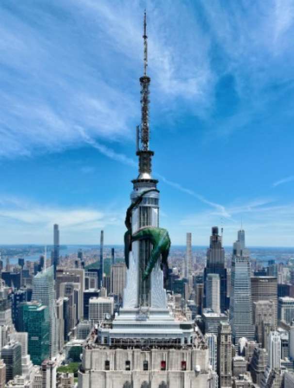 drago sull'empire state building per la nuova stagione di house of dragon 1