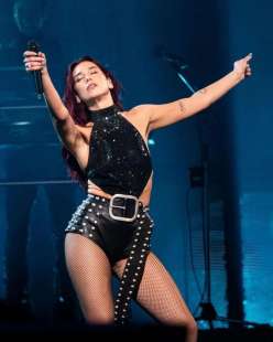 dua lipa glastonbury 2024 1