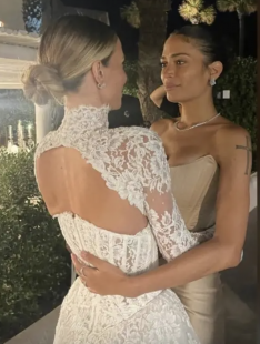 elodie al matrimonio di diletta leotta e loris karius 2 1