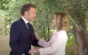 emmanuel macron giorgia meloni g7 borgo egnazia