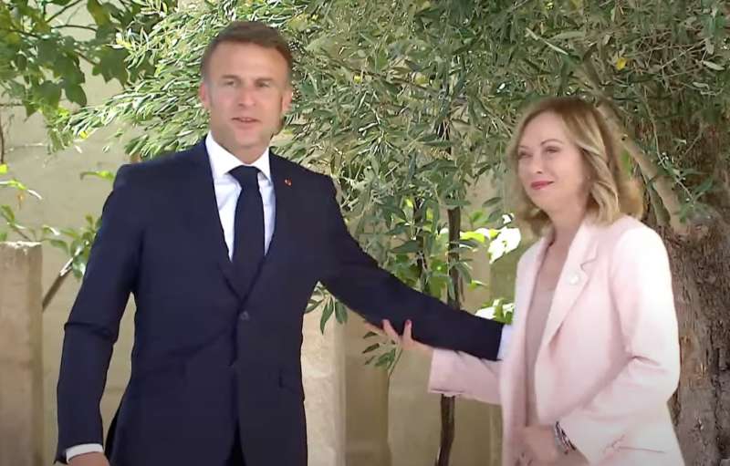 emmanuel macron giorgia meloni g7 borgo egnazia