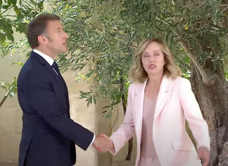 emmanuel macron giorgia meloni g7 borgo egnazia